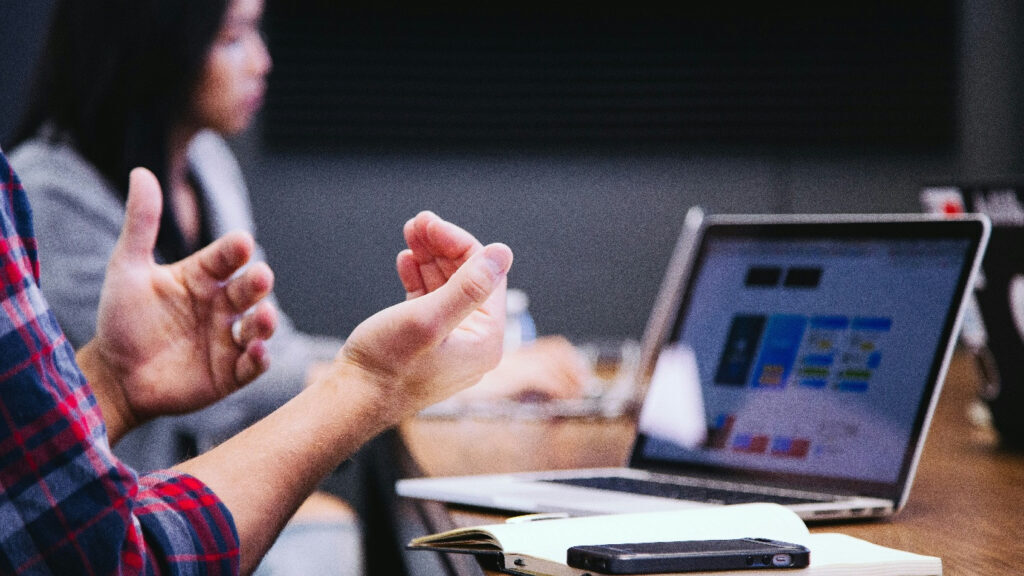La comunicación interna y confianza también construye marca